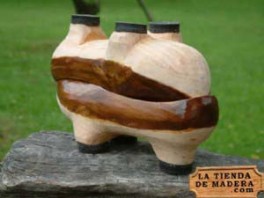 En la tienda de madera .com puedes comprar madreas por Internet, un original regalo. Artesana de Asturias online. La madrea es el calzado de madera tradicional de Asturias y norte de Len, las madreas son hermanas de la zoca, la albarca y el zueco. 	