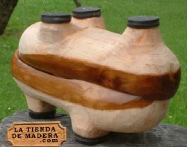 En la tienda de madera .com puedes comprar madreas por Internet, un original regalo. Artesana de Asturias online. La madrea es el calzado de madera tradicional de Asturias y norte de Len, las madreas son hermanas de la zoca, la albarca y el zueco.