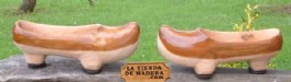En la tienda de madera .com puedes comprar madreas por Internet, un original regalo. Artesana de Asturias online. La madrea es el calzado de madera tradicional de Asturias y norte de Len, las madreas son hermanas de la zoca, la albarca y el zueco.