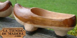 En la tienda de madera .com puedes comprar madreas por Internet, un original regalo. Artesana de Asturias online. La madrea es el calzado de madera tradicional de Asturias y norte de Len, las madreas son hermanas de la zoca, la albarca y el zueco