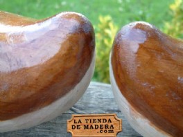 En la tienda de madera .com puedes comprar madreas por Internet. Artesana de Asturias online. La madrea es el calzado de madera tradicional de Asturias y norte de Len, las madreas son hermanas de la zoca (Galicia), la albarca (Cantabria) y el zueco (