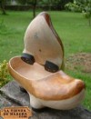 En la tienda de madera .com puedes comprar madreas por Internet. Artesana de Asturias online. La madrea es el calzado de madera tradicional de Asturias y norte de Len, las madreas son hermanas de la zoca (Galicia), la albarca (Cantabria) y el zueco (