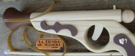 Pistola de madera que lanza flechas