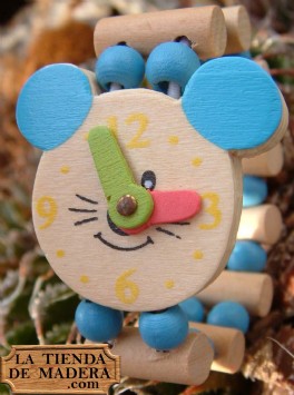 Juguete de madera. En la tienda de madera .com puedes comprar Original pulsera para nios con un ratn dibujado y manecillas imitando a un reloj.
