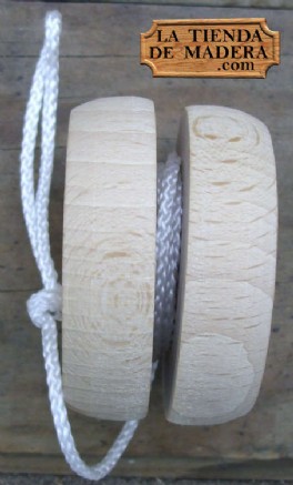 El yo-y es un juguete tradicional de madera