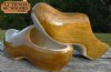 En la tienda de madera .com puedes comprar online el zueco tradicional europeo de madera, un original regalo a la venta en internet.