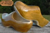En la tienda de madera .com puedes comprar online el zueco tradicional europeo de madera, un original regalo a la venta en internet.