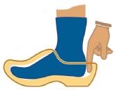 En la tienda de madera .com puedes comprar online el zueco tradicional europeo de madera, un original regalo.
