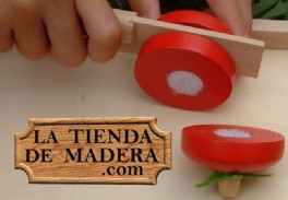 Juego de madera. En la tienda de madera .com puedes comprar este juguete de madera didáctico, con el que los niños podrán jugar a las cocinitas