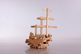 Juego de madera. En la tienda de madera .com puedes comprar este juguete de madera didáctico, con el que los niños podrán jugar y aprender a la vez
